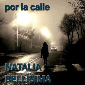la noche Llora Caminando por calles oscuras 