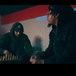 You niggas bitches u niggas hoes u niggas broke im sitting back counting up dough running up pros im risk taking picking