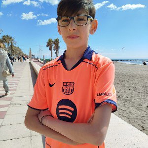 Mi vida es arriesgada cuando juego al fútbol no me supera ni un infortuno ya e cambiado de runbo.