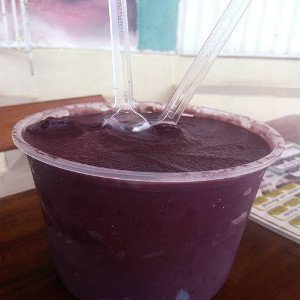 Eu, você e um litro de açaí.