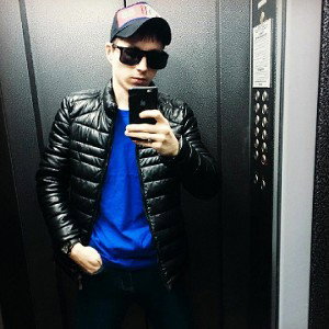 Официантка