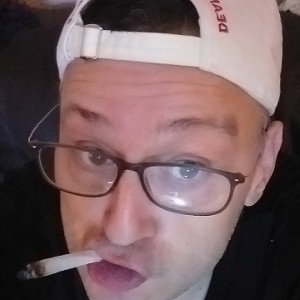 💯🔥🔥JUST ONE OLD FELLA , A JOINT. AND A MICROPHONE GOING TOTALLY ACCOPPELLA WHILE SAT HERE ALL ALONE🔥🔥🔥🔥☢☢