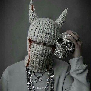 WHITE HORN