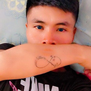 Tú nombre me tatué 