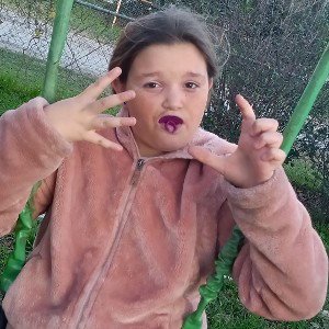 she doing the crip side