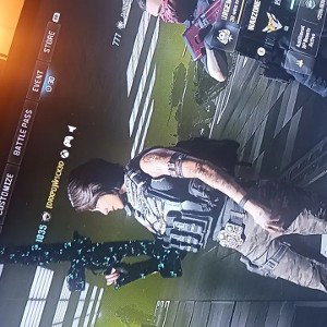 hop out w dracs and commandos glock got a drum so we dont run outta ammo girl say im her man but we really js friends th