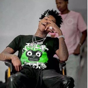 that bitch got no hair that sad bro how do not have. but your real hair cut off ugly bitch stank ads bitch