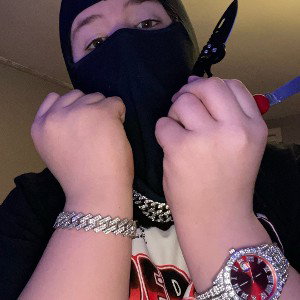 diamonds on my neck and I got roli on my wrist 