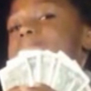 Snoking on niggas who only like to fight girls 