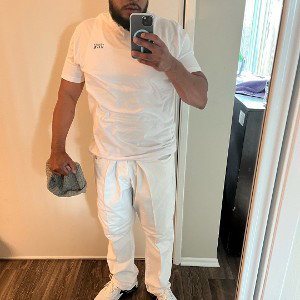 Felonias turn to millionairs what I’m on right here I’m fresh off the tier I got gp dirt on my kicks scars all on my mit