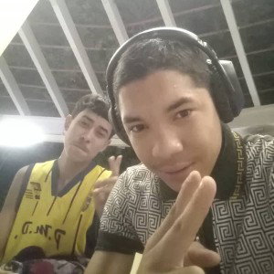 diferente si ,mi mis miedos entran de repente a mi mente no soy normal ni corriente sienpre voy contra corriente,