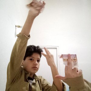 a cause des heures de colles j'enchaîne les insomnie comme victor hugo ća pique les yeux a la mama de voir toutes mes he