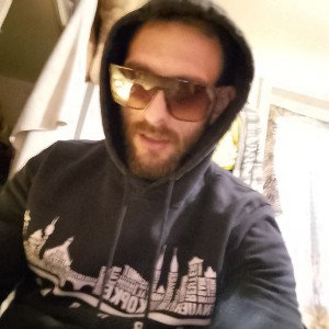 hip hop junge in meile eine. runde fack zeit ist schon wider im  big batt in jungen feuer flatert bis das feuerherze fer