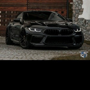 Черный BMW