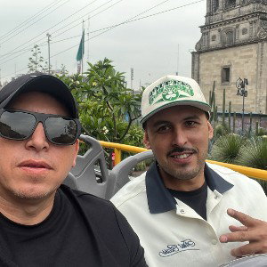 Solo somos los TRES - Complot