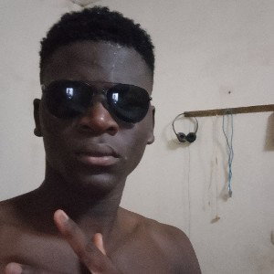  ^^Comme mes verres , j'ais le cœur noir ,  J'ais le cœur cristallisé , insensible aux flèches de cupidon