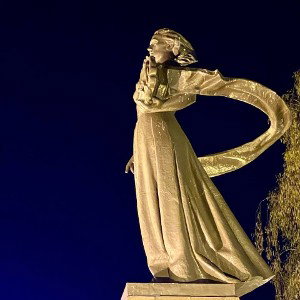 Маяковский - Улица провалилась, как нос сифилитика.