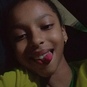 prazer sou a Sofia a menina que sonhava em ser jogadora mais tô aqui fazendo rima e música 
