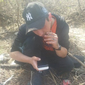 в кустах ч пивом