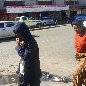 Nina badwa kudala so! ine isini leka so, ine sini leka*4.