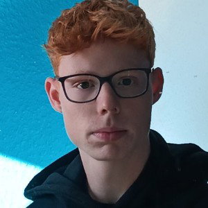 Als kleines kind lag ich bei meinen vater in arm. Er hat sich gut un mich gekümmert aber meine Mutter hat mich lings lie