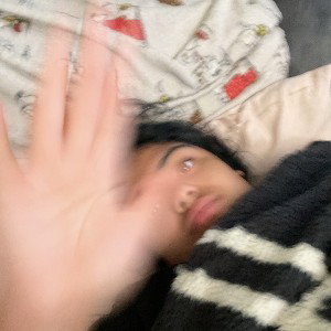 这个夏天我很生活，要去游泳，我会和我的朋友一起回来，我们突然来到这所房子，我们把它拍了，其他人打电话给警察，说发生了什么，到底发生了什么？我们去我们家，我们拉烟花，人们说你需要许可证才能放烟花，我们射杀他们，我们去银行，我们抢劫它，我过着这