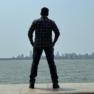Zindagi hai Kamini, hai phir bhi humko jeeni,