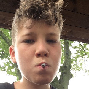 wirf die Hände 