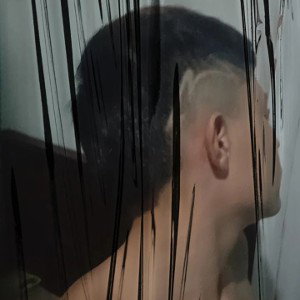 el que vive confiado muere traicionado 
