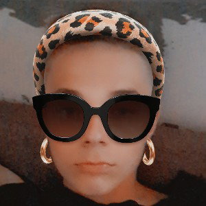  скромный чел !