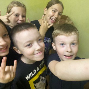 Мне пофегу на всех бью всех убиваю кого вижу мне нет равных я всех не новижу все идеоты 