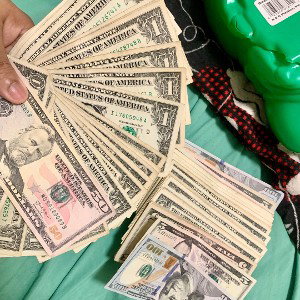 Yo me enamoré del dinero y me enamoré de la felicidad me enamoré de ti y ahora no sé qué voy a hacer sin ti si tú fuiste
