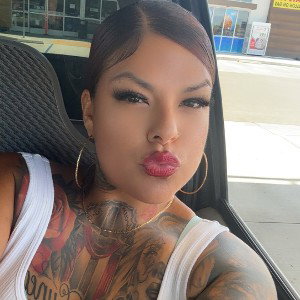 Freestyle make yo bitch butt naked shake that ass she go wild🤪