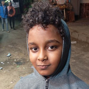 بعمل لك فولو ما بيتغدني