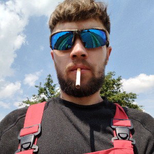 kufr plnej penez