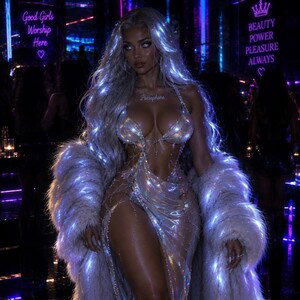 Prom Queen is the best man, is right here in front of you.Taking you the ball