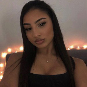cette jolie demoiselle 