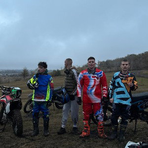 постоянно бредит