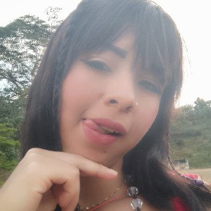 Raquel Hidalgo hija de Dios 23 años cantante estoy en la cima con la corona soy heredera hija de Dios amén