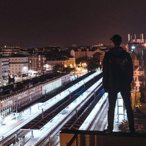 посетило