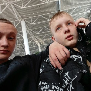 акробаты упали на пол 