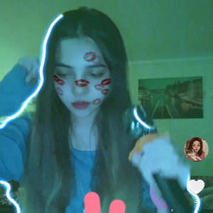 Alisa PlaysGames - _ -
