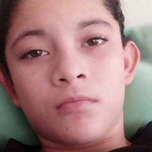 Esta es my historia yo cantaba desde que  tenia 13 años me pasaba cantando todos los días dentro del  baño pero mi mayor