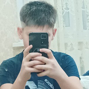 Я хочу быть вечно молодым я глотаю этот дым Я хочу быть вечно молодым я глотаю этот дым мама извини я не вырас умным год