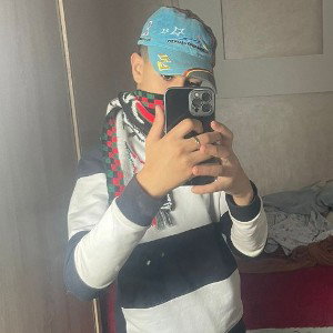 هاي برو سيادك كيفطرو فضهرك كيهدرو وقدامك كيشاكرو برو تحية لمونفيق كونة فيك نتيق وكنتي أعز صديق دبا مشيتي فتريق ديال لgay