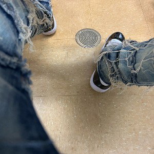 chillin inna bity