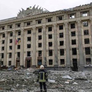 город который держится 