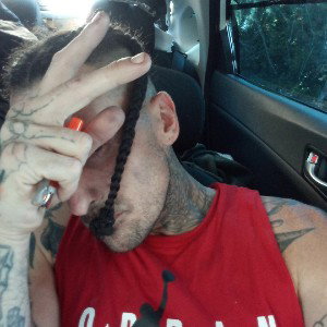 sons of bitches this chick been dating like ,3 years felt like ive known for 5/ both grown to know a person throw away s