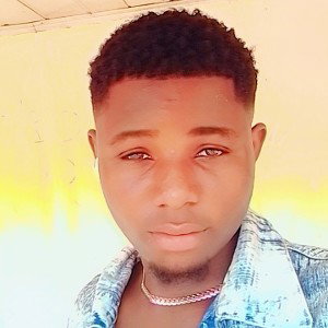 wizkissboy -she fine like Ayra Starr