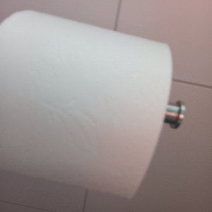 Ich komm' aus dem Schatten, träume groß, Mit jedem Schritt, fühl' ich den Druck, doch ich bleib' los. Die Straßen erzähl
